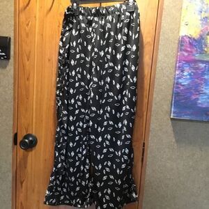 NWOT. Inner Beauty Brand Women’s Size L Black Knit Crop PJ Pants